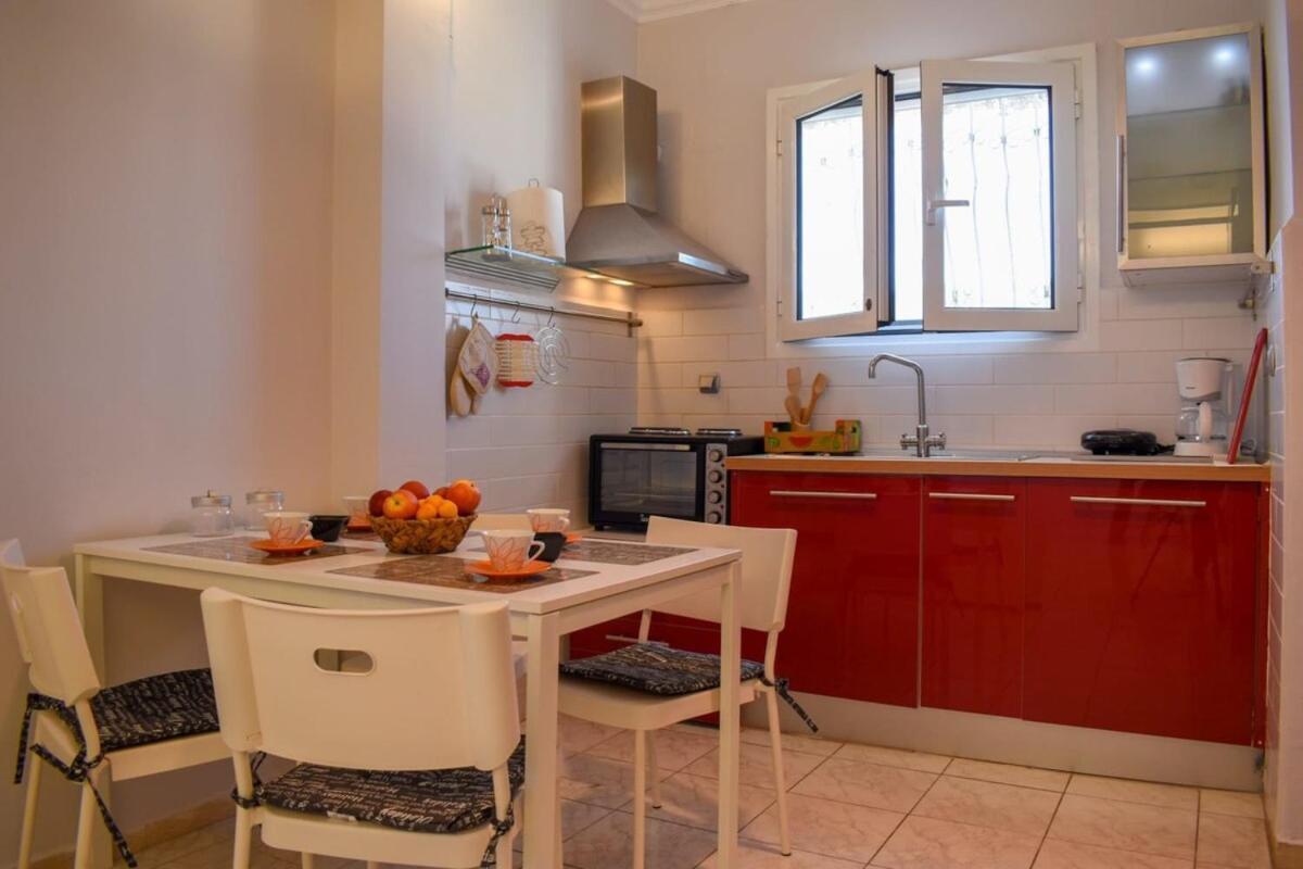 Cozy Flat On The Main Square, 10Min To The Sea Villa Kalamata Exterior photo