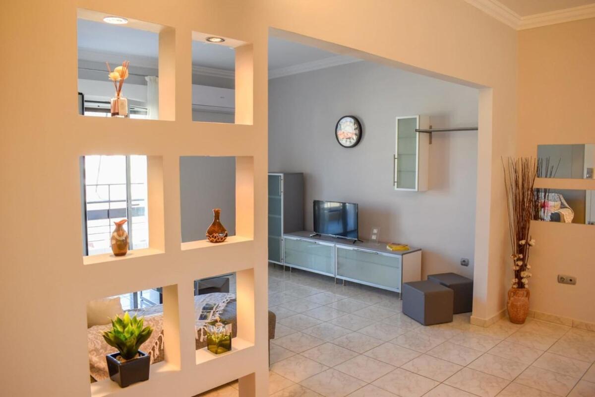 Cozy Flat On The Main Square, 10Min To The Sea Villa Kalamata Exterior photo