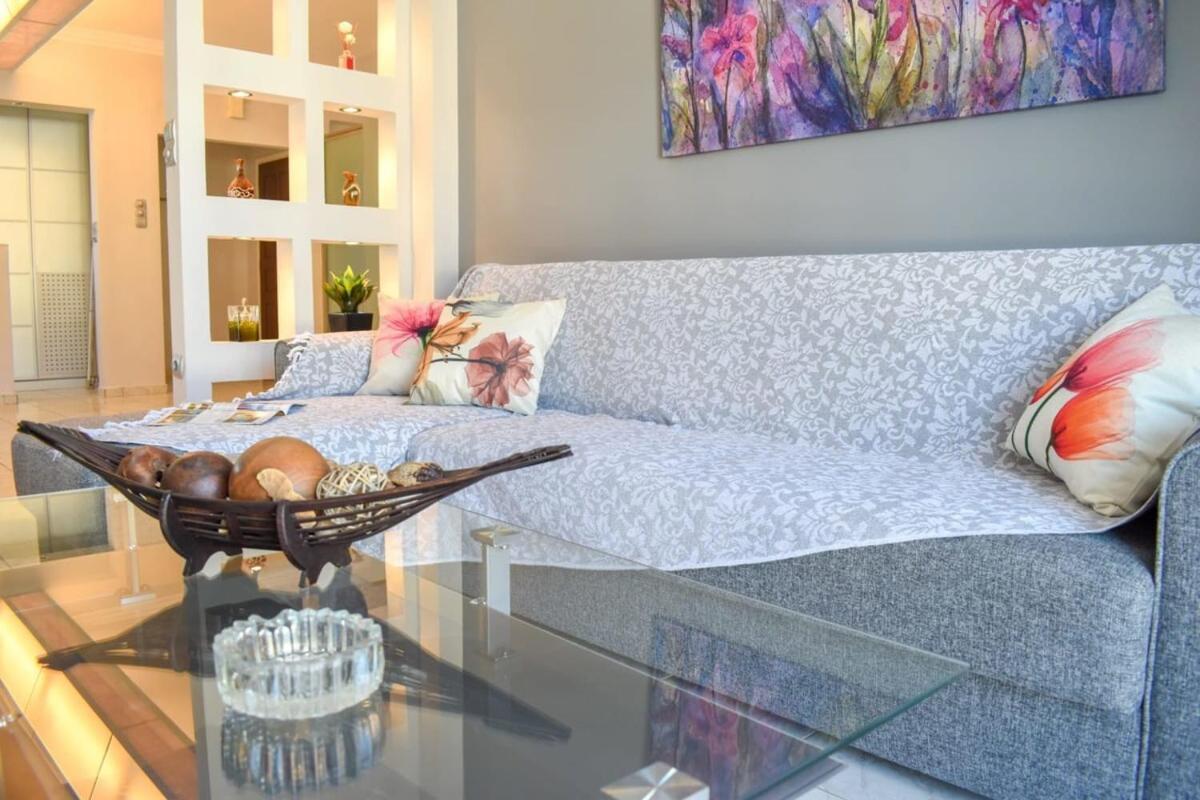 Cozy Flat On The Main Square, 10Min To The Sea Villa Kalamata Exterior photo